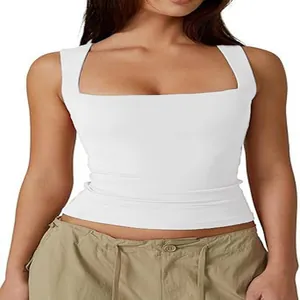 Detailansicht eines weißen ärmellosen Tanktops mit quadratischem Ausschnitt für Damen