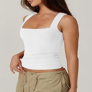 Detailansicht eines weißen ärmellosen Tanktops mit quadratischem Ausschnitt für Damen