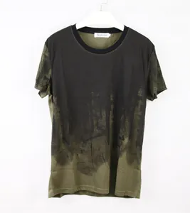 Fashionable men's olive camouflage short sleeve T-shirt for athletic and summer casual wear