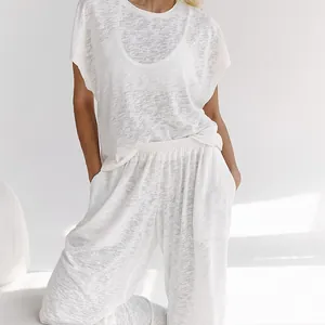 Ensemble de détente blanc transparent pour femme avec haut à manches courtes et pantalon