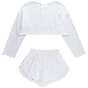 Ensemble de pyjama blanc à broderie anglaise avec haut court à manches longues et short