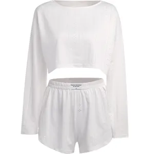 Ensemble de détente blanc pour femme avec haut court à manches longues et short