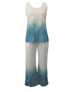 Ensemble haut sans manches et pantalon large avec dégradé bleu et motifs lignes dorées