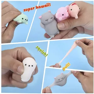 Nahaufnahme von bunten Mochi-Squishy-Tierfiguren, die zum Stressabbau gedrückt werden