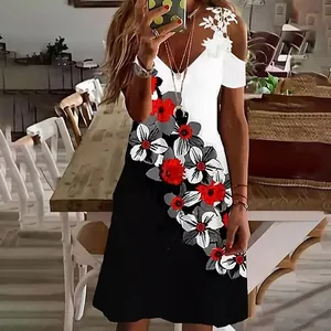 Vestido de verano con estampado floral, hombros descubiertos, encaje blanco y escote en V.