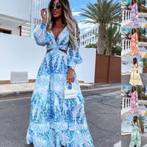 Robe longue fleurie à manches longues avec découpes à la taille en plusieurs couleurs