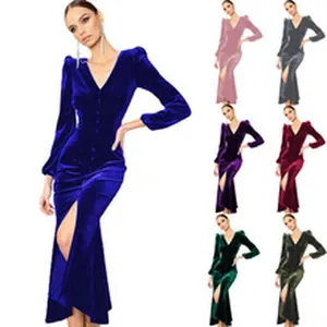 Robe maxi élégante en velours à manches longues et col en V avec fente haute