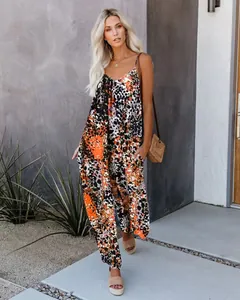 Combinaison léopard chic pour femme avec fines bretelles et jambes larges d'été
