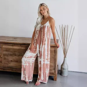 Combinaison tie-dye élégante à jambes larges avec de fines bretelles spaghetti pour femme.