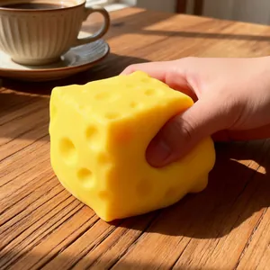 Simulazione di Formaggio Giocattolo da Spremere Sollievo dallo Stress Rimbalzo Lento Morbido TPR Giocattolo Sensoriale per Bambini Adulti