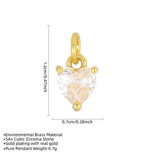 Détail d'un pendentif cœur plaqué or avec de la zircone 5A et dimensions 1,2x0,7 cm