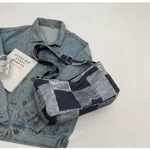 Klassische Denim-Patchwork-Tasche im Schachbrett-Look mit verstellbarem Gurt