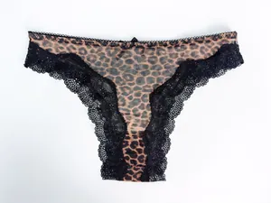 Vue détaillée de la culotte léopard en tulle transparent avec bordure en dentelle noire