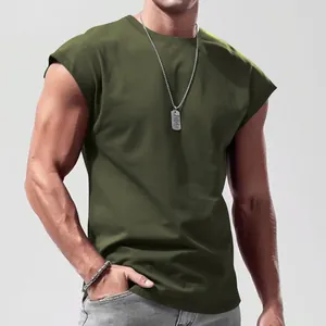 Vue détaillée d'un débardeur de sport pour hommes, vert olive, sans manches et respirant