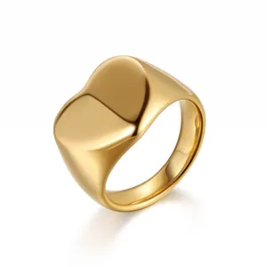 Chunky gold heart signet ring in polished titanium steel, hip-hop style for women and men.