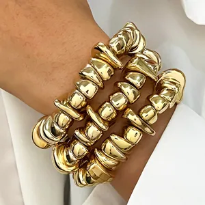 Vintage klobiges goldenes unregelmäßiges CCB-Harz-Perlenarmband-Set für Damen