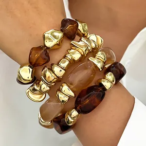 Schickes mehrlagiges Armband-Set für Damen mit Harzperlen und goldenen CCB-Elementen