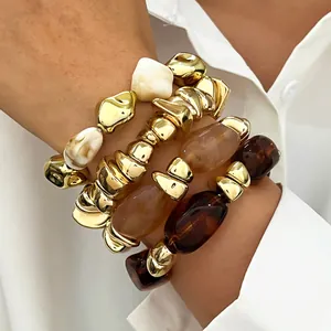 Stilvolles Vintage-Armband-Set mit unregelmäßigen Harzperlen und Goldakzenten für Damen