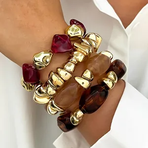 Set aus Vintage Maillard Perlenarmbändern mit unregelmäßigen Harz- und Goldperlen