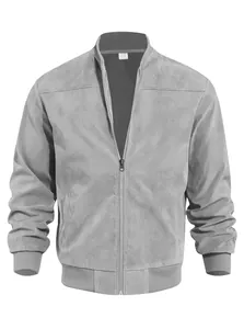 Dettaglio di una giacca bomber in camoscio grigio con collo alto e chiusura lampo.