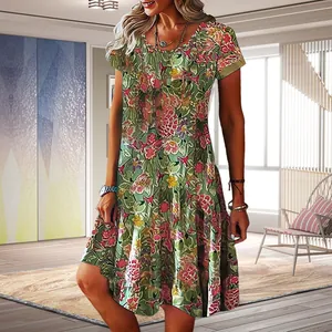 Robe d'été à fleurs à manches courtes avec col rond décontracté et coupe ample