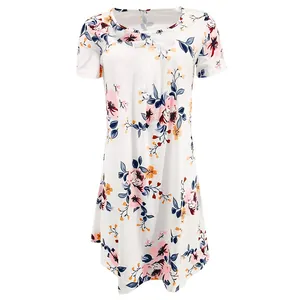 Robe d'été décontractée à manches courtes blanche avec imprimé floral rose et bleu