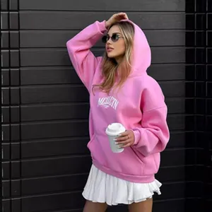Felpa con cappuccio rosa oversize da donna con dettaglio stampa McQueen alla moda