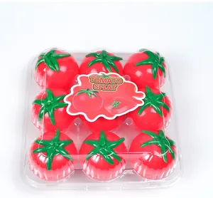 Dettaglio di nove palline d'acqua a forma di pomodoro in confezione di plastica