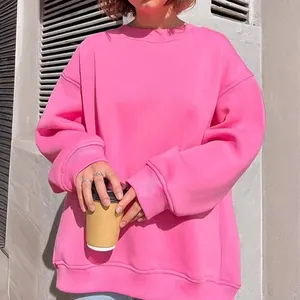 Felpa girocollo oversize rosa vivace con maniche lunghe per donne molto alla moda