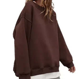 Felpa girocollo oversize marrone scuro da donna, vestibilità ampia e stile casual