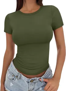 Vista dettagliata della t-shirt aderente verde oliva girocollo con maniche corte da donna