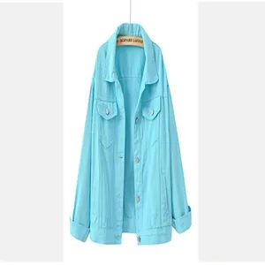 Elegante chaqueta vaquera oversize azul agua con mangas largas y bolsillos para mujer