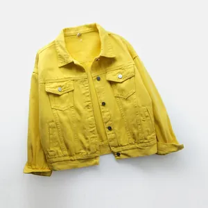 Chaqueta vaquera amarilla casual para mujer con bolsillos en el pecho y botones metal