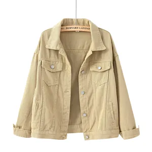 Chaqueta vaquera beige oversize para mujer con bolsillos clásicos y funcionales