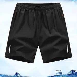 Pantaloncini sportivi neri da uomo ad asciugatura rapida con tessuto traspirante estivo.