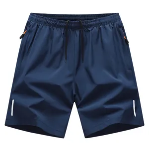 Pantaloncini sportivi da uomo blu navy ad asciugatura rapida con comode tasche.
