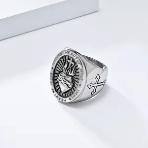 Antiker Titanstahlring für Herren mit Heiligem Herz und Kreuz in rustikalem Design