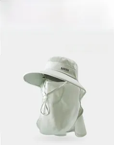 Chapeau de soleil vert menthe avec masque facial et rabat de cou pour protection UV