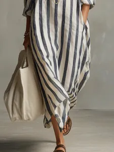 Detailansicht eines gestreiften, lockeren Maxi-Hemdkleides mit Leinentextur für Damen