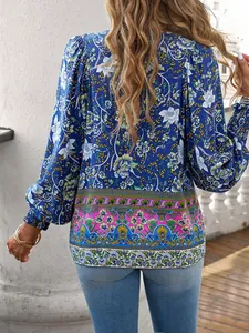 Vue arrière détaillée d'une blouse bohème à manches longues et imprimé floral