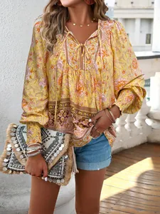 Blouse bohème chic à manches longues avec imprimé floral et col en V à nouer