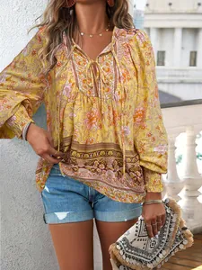 Blouse bohème à fleurs avec col en V et lacets pour les vacances d'été