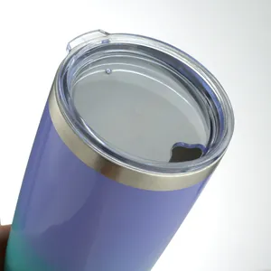 Detailed view showing clear plastic lid and stainless steel rim of a 600ml gradient cup
