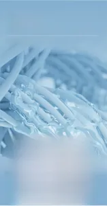 Détail macro du tissu rafraîchissant respirant pour vêtements de protection solaire.