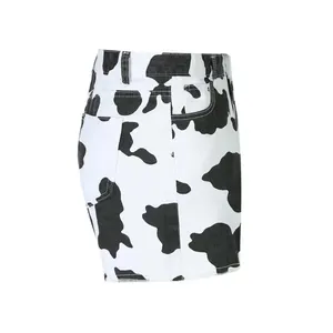 Stylische Damen-Jeansshorts mit hoher Taille und modischem Kuhmuster-Druckmuster