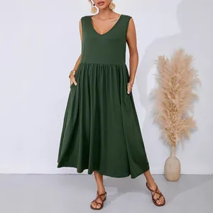 Sleeveless dark green V-neck maxi dress with side pockets for elegant summer fashion style