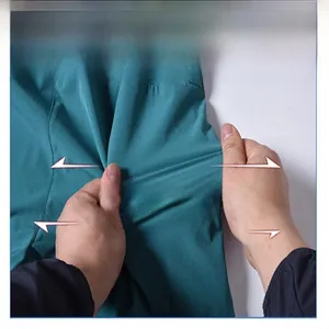 Detail showing the high elasticity and 4-way stretch of men's quick-dry sports shorts