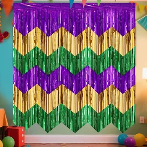 Vista detallada de la cortina de flecos de papel de ondas púrpura oro y verde Mardi Gras