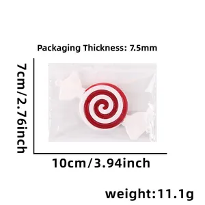 Nahaufnahme von rot-weißem Wirbel-Weihnachtssüßigkeit-Ornament mit 10 cm x 7 cm Maßen