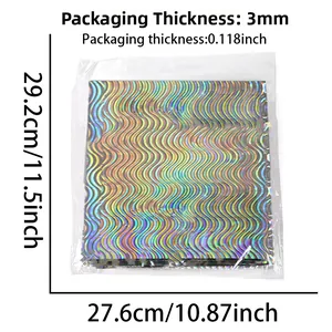 Detailansicht der 29x27 cm Verpackung einer laserwelligen PET-Tischdecke für Partys